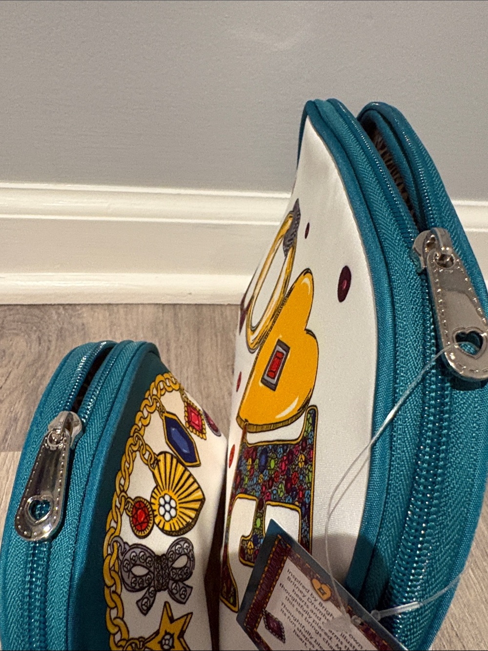 Brighton White Cosmetic Bag set with teal trim - Picture 11 of 12